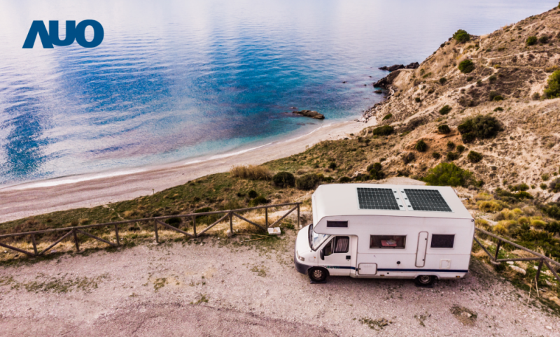 「可撓輕量化太陽光電板SunCurva」使用輕量特殊耐候型複合板取代傳統太陽能板的玻璃前板，不僅降低70%重量，每米平方僅3Kg；具有抗衝擊性能及通過電磁相容性測試，可應用於交通運輸工具，如露營車、遊艇等